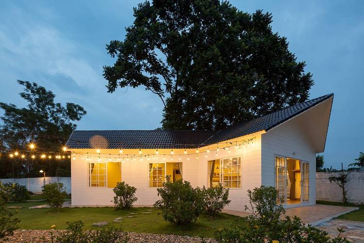 phòng khách hiện đại màu trắng