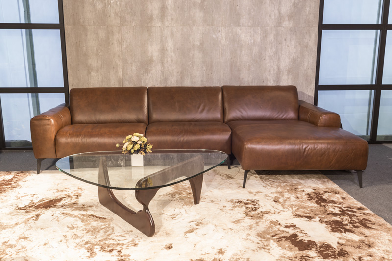 sofa da nâu sissy