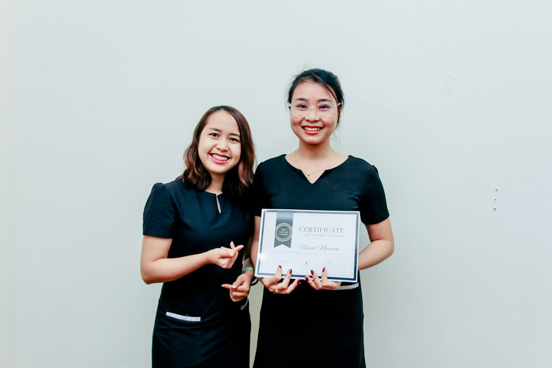 Trao thưởng cá nhân xuất sắc tháng 4 và Mừng sinh nhật tháng 5 1 trao thuong nhan vien xuat sac 2