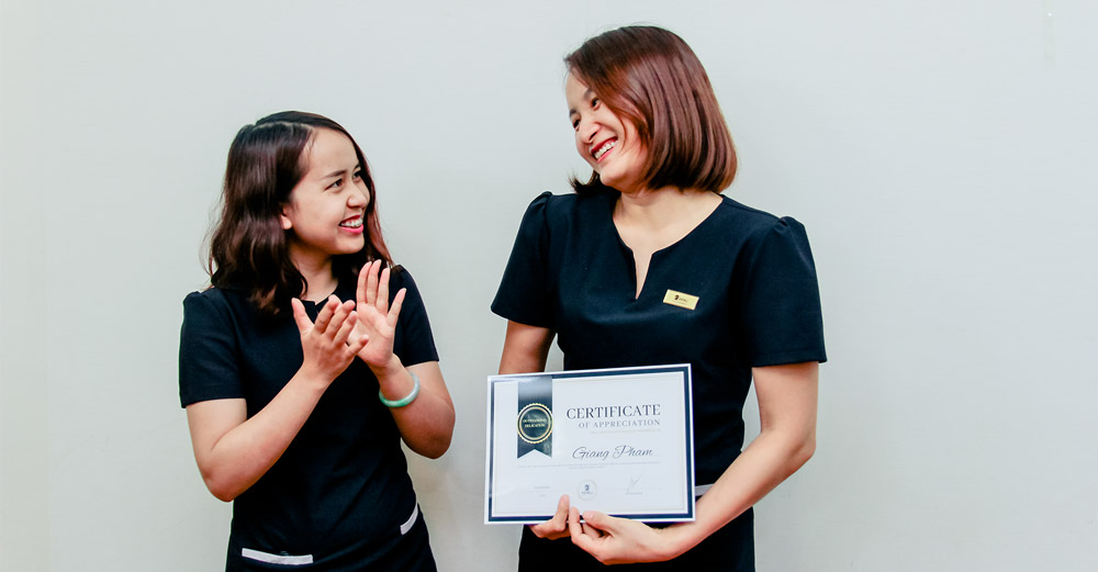 Trao thưởng cá nhân xuất sắc tháng 4 và Mừng sinh nhật tháng 5