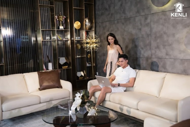 Nên Mua Sofa Hay Bàn Ghế Gỗ Cho Phòng Khách?