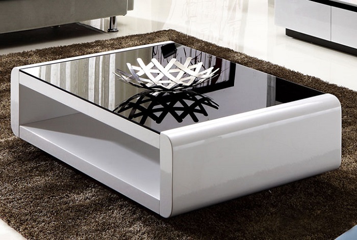 10 Mẫu Bàn Sofa Mặt Kính Tuyệt Đẹp Cho Căn Nhà Của Bạn 2 Thiết kế đơn giản này phù hợp với nhiều không gian khác nhau