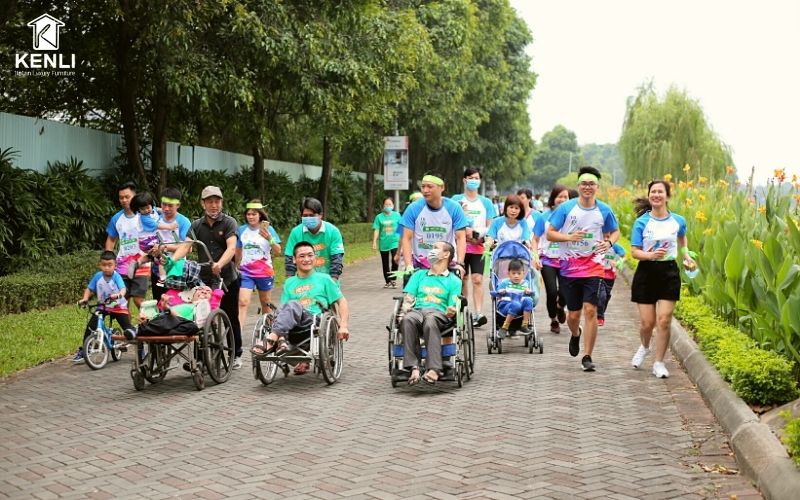 kenli đồng hành cùng nâng bước chân em