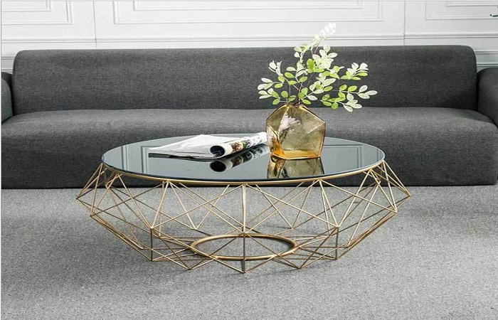 10 Mẫu Bàn Sofa Mặt Kính Tuyệt Đẹp Cho Căn Nhà Của Bạn 9 Một mẫu bàn sofa với phần chân cách điệu ấn tượng