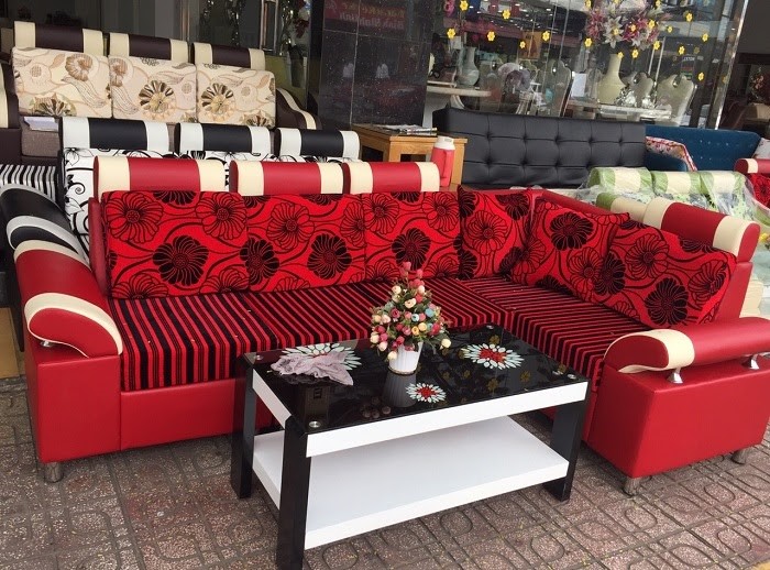 Chọn sofa màu đỏ tăng vẻ đẹp cá tính cho phòng khách