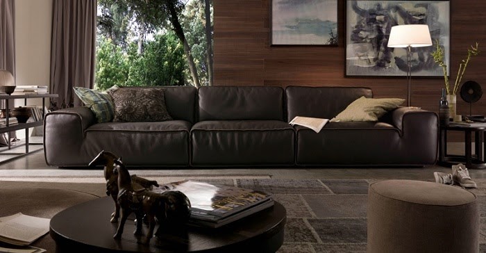 Ngồi thử ghế sofa trước khi mua về nhà để đảm bảo sự app mb66