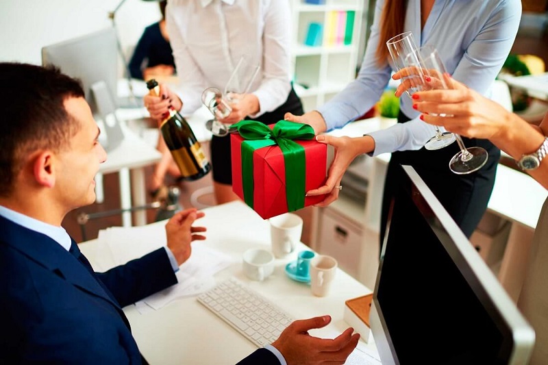 8 Món Quà Tặng Đẳng Cấp Cho Sếp Bạn Nên Chọn