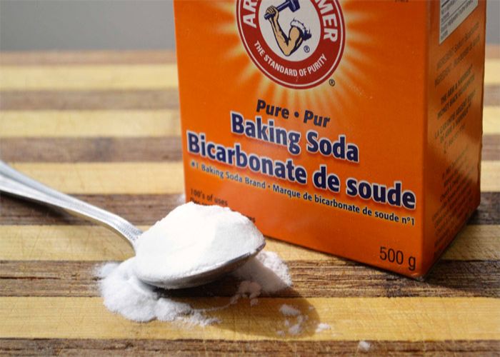 Cách Vệ Sinh Mặt Bàn Ăn Sạch Dầu Mỡ Nhanh Chóng 2 Baking Soda có thể dễ dàng tìm thấy tại các cửa hàng