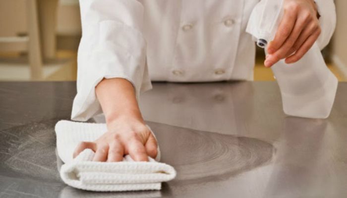 Lau bàn kính theo chiều vòng tròn đều