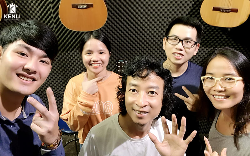 Chăm chỉ, cần mẫn trong công việc nhưng vẫn không thiếu đi những tiếng cười mà cuộc thi đã mang lại
