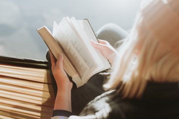 Buổi Chia Sẻ Với Chủ Đề “Làm gì để vượt qua nỗi buồn”