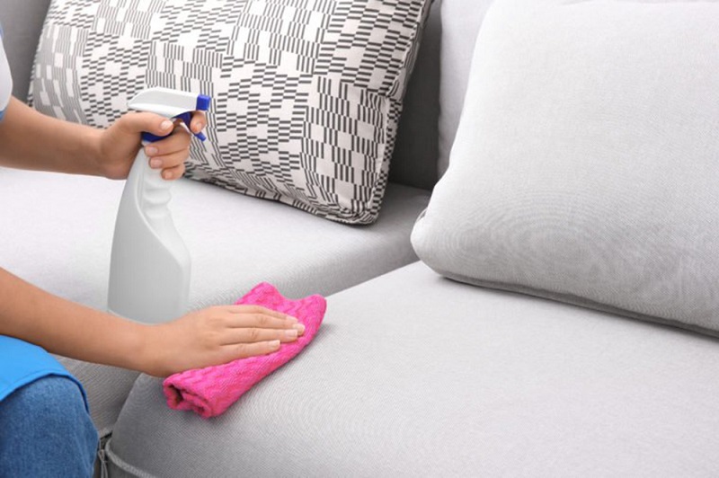 Cách Vệ Sinh Sofa Nỉ Dành Cho Người Bận Rộn 3 cac buoc ve sinh sofa ni 2