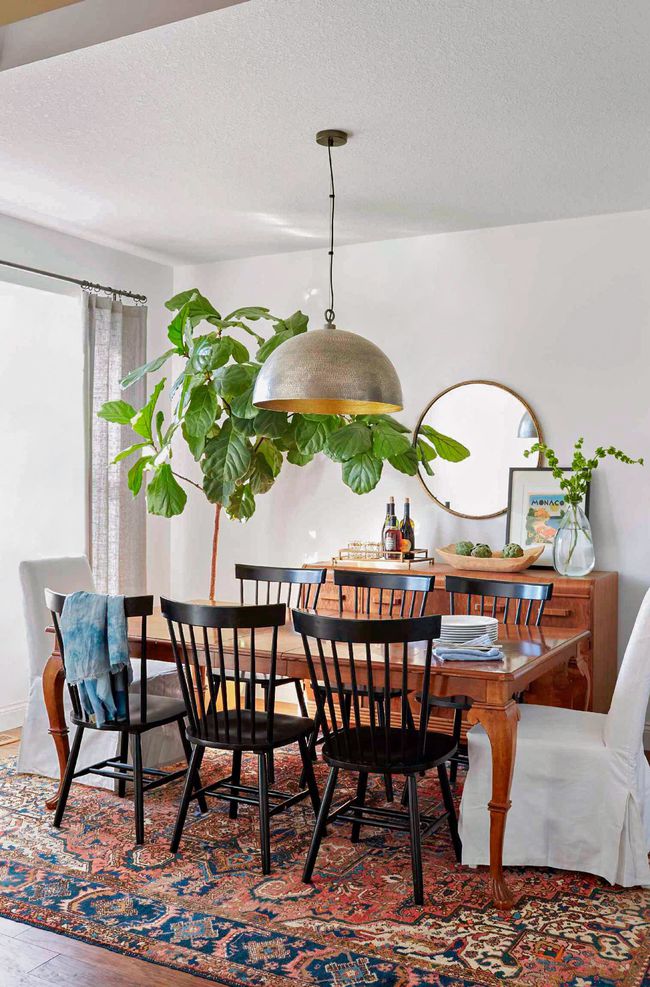 5 Mẫu Thiết Kế Nội Thất Cho Phòng Ăn Nhỏ Thanh Lịch, Hiện Đại 4 wood dining table black chairs a9c14baa e637edcaf5eb4724829de7c44d7a431f