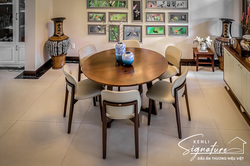 trải nghiệm bàn ăn tròn 6 ghế tại showroom mb663