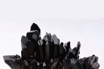 Đá thạch anh đen – Sự bảo vệ, vững chãi và chiều sâu thẩm mỹ cho không gian sống hiện đại